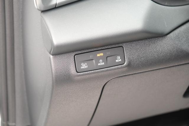 VW T-Roc eTSI R-Line 