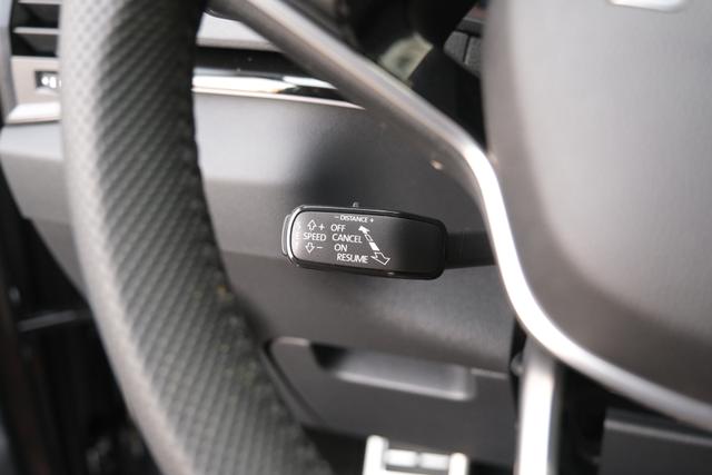 Skoda Karoq Sportline Graphite Grau 