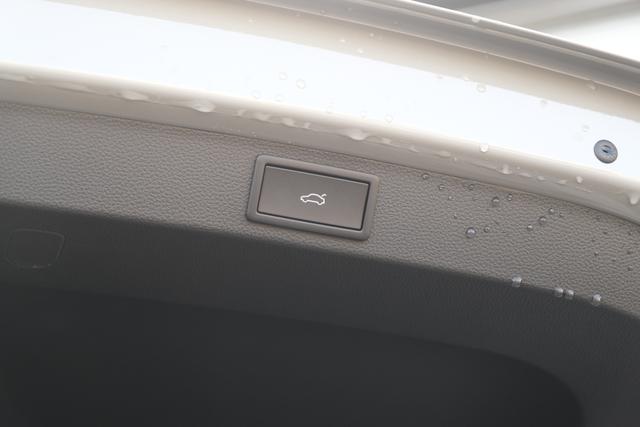 Skoda Karoq 1.5 TSI DSG Sportline AHK Matrix Assistenzpaket Plus Kamera 