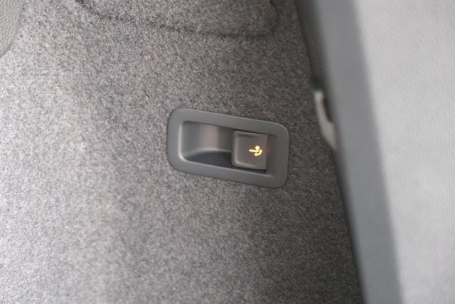 Skoda Karoq 1.5 TSI DSG Sportline AHK Matrix Assistenzpaket Plus Kamera 