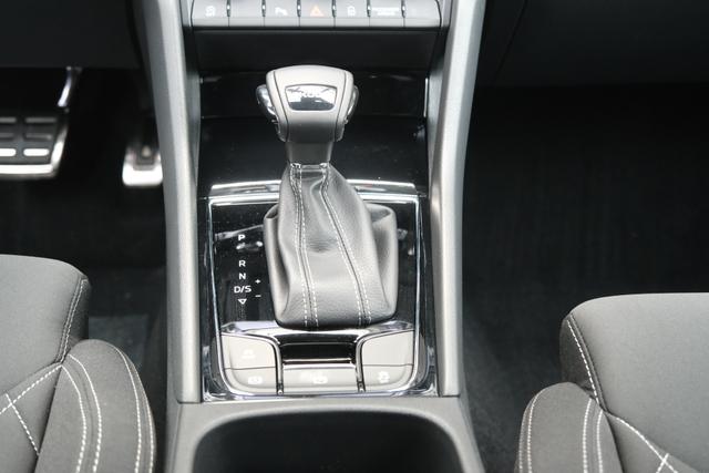Skoda Karoq 1.5 TSI DSG Sportline AHK Matrix Assistenzpaket Plus Kamera 
