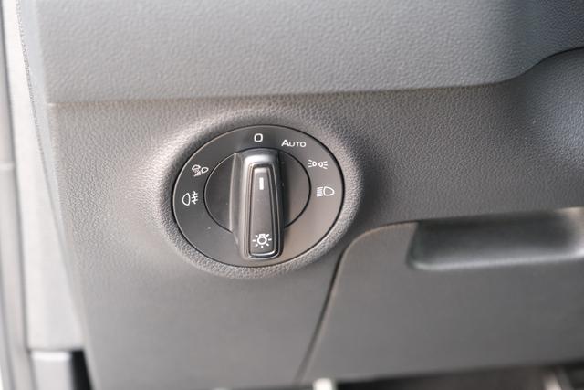 Skoda Karoq 1.5 TSI DSG Sportline AHK Matrix Assistenzpaket Plus Kamera 