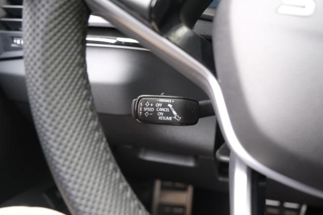 Skoda Karoq 1.5 TSI DSG Sportline AHK Matrix Assistenzpaket Plus Kamera 