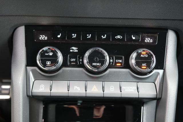 Skoda Karoq 1.5 TSI DSG Sportline AHK Matrix Assistenzpaket Plus Kamera 