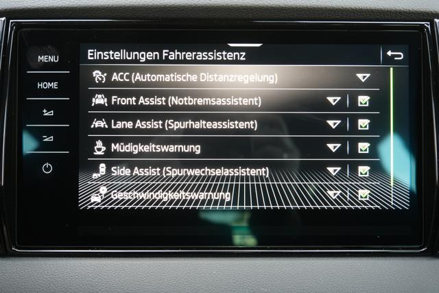 Skoda Karoq 1.5 TSI DSG Sportline AHK Matrix Assistenzpaket Plus Kamera 