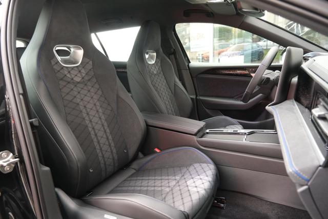 VW Passat Variant R-Line 