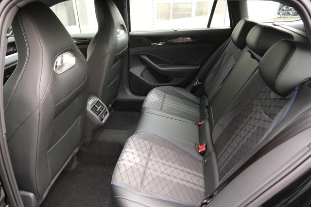 VW Passat Variant R-Line 