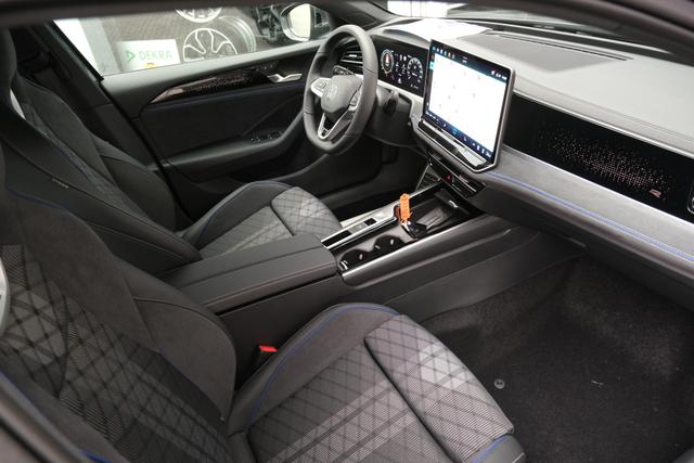 VW Passat Variant R-Line 