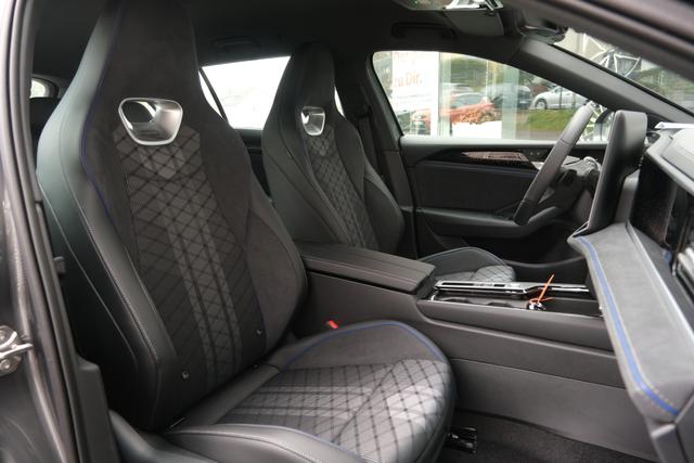 VW Passat Variant R-Line 