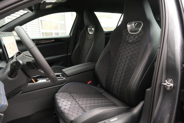 VW Passat Variant R-Line 