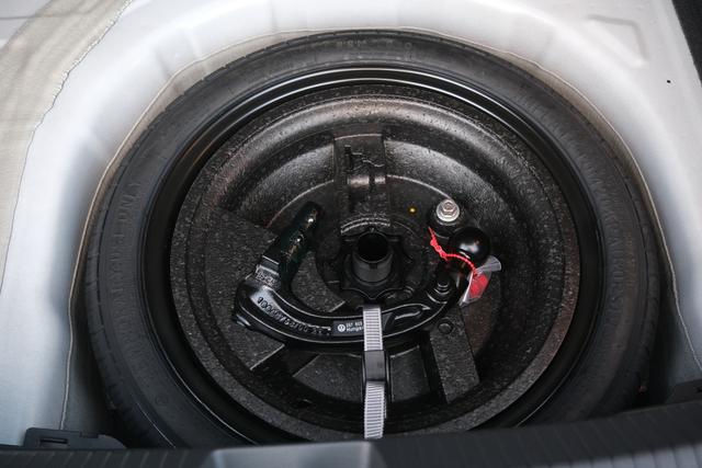 VW Taigo R-Line Pure White 