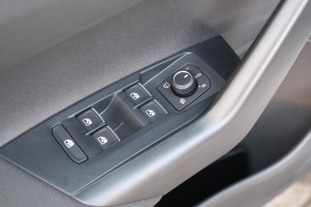 VW Taigo R-Line Pure White 