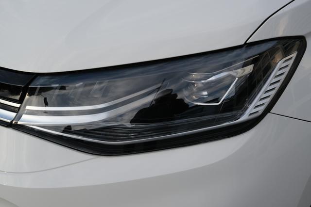 VW Caddy Edition Pure White 