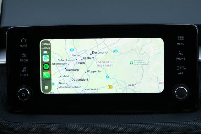 Skoda Fabia Selection 1.0 TSI DSG LED Kamera App-Navi PDC Winterpaket 