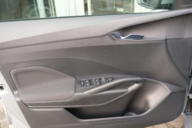 Skoda Fabia Selection 1.0 TSI DSG LED Kamera App-Navi PDC Winterpaket 