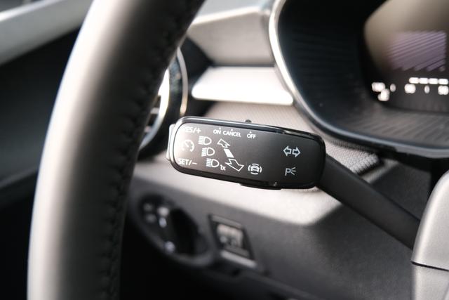 Skoda Fabia Selection 1.0 TSI DSG LED Kamera App-Navi PDC Winterpaket 