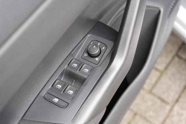 Volkswagen Polo 1.0 TSI Life Alu Kamera PDC v+h App-Connect 