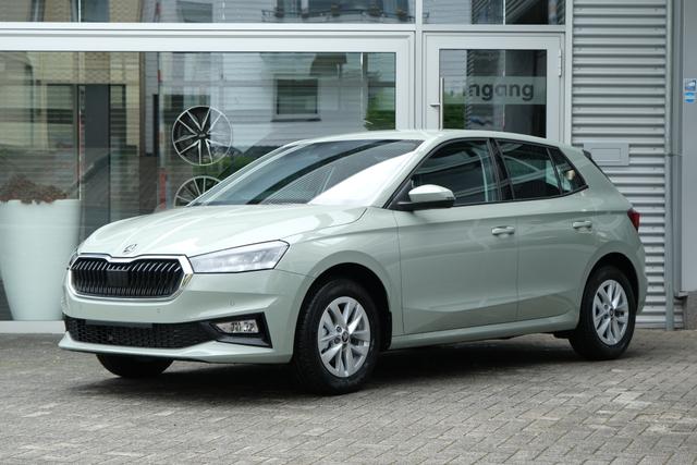 Skoda Fabia - Selection 1.0 TSI LED Kamera App-Navi PDC v+h Winterpaket