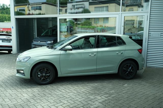 Skoda Fabia Selection 1.0 TSI DSG LED Kamera App-Navi PDC Winterpaket 