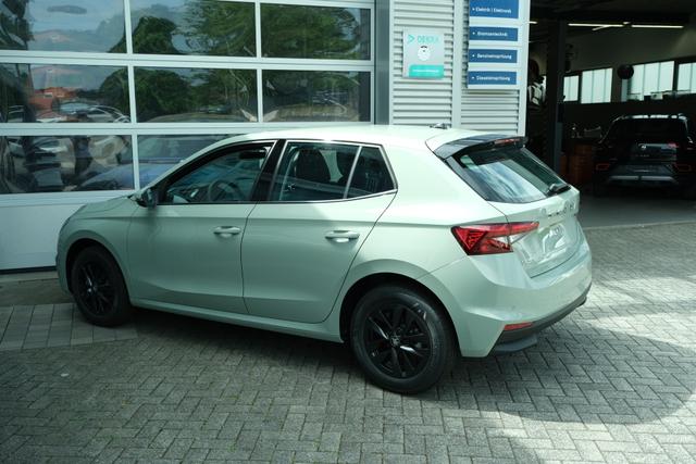 Skoda Fabia Selection 1.0 TSI DSG LED Kamera App-Navi PDC Winterpaket 