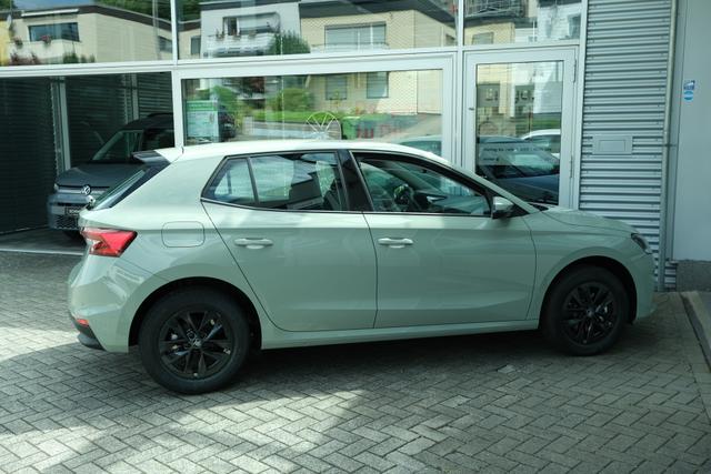 Skoda Fabia Selection 1.0 TSI DSG LED Kamera App-Navi PDC Winterpaket 