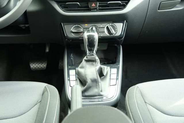 Skoda Fabia Selection 1.0 TSI DSG LED Kamera App-Navi PDC Winterpaket 