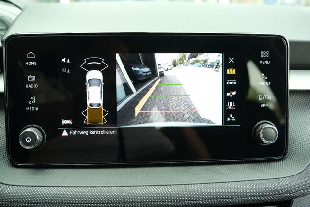 Skoda Fabia Selection 1.0 TSI DSG LED Kamera App-Navi PDC Winterpaket 