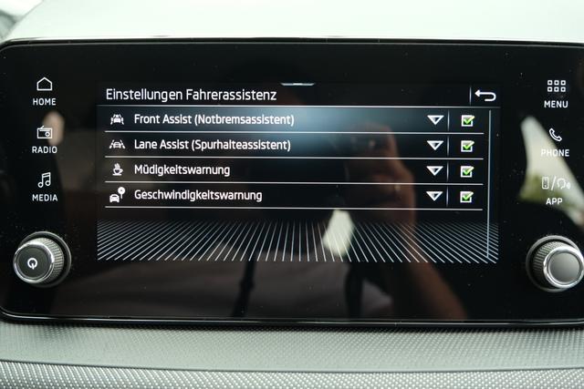 Skoda Fabia Selection 1.0 TSI DSG LED Kamera App-Navi PDC Winterpaket 