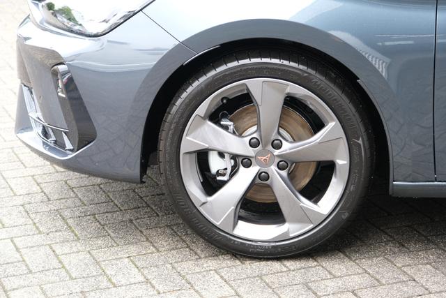 Cupra Leon Sportstourer SP 2.0 TSI DSG 4Drive Sennheiser AHK LED 