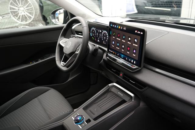 VW T-Roc Life Grenadillschwarz 