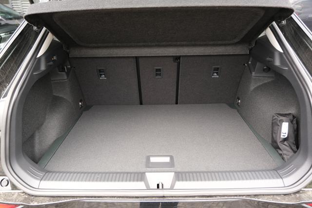 VW T-Roc Life Grenadillschwarz 