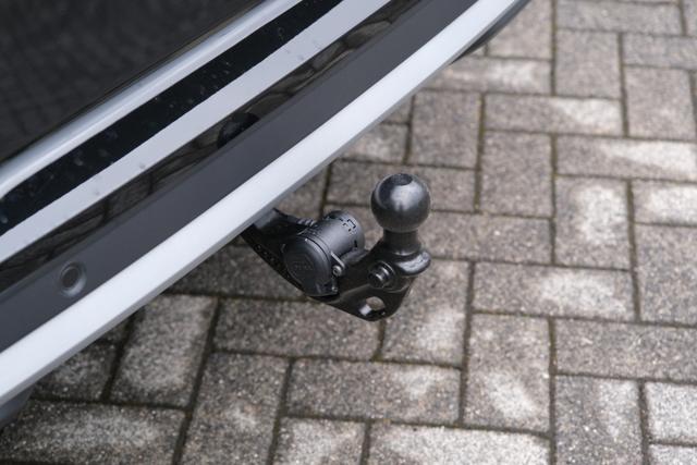 VW T-Roc Life Grenadillschwarz 
