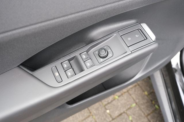 VW T-Roc Life Grenadillschwarz 