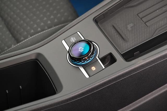 Volkswagen T-Roc 1.5 eTSI Life DSG AHK ACC LED App-Navi Totwinkelassistent 