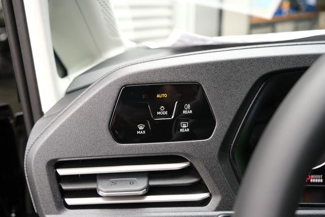 VW Caddy eHybrid Deep Black 