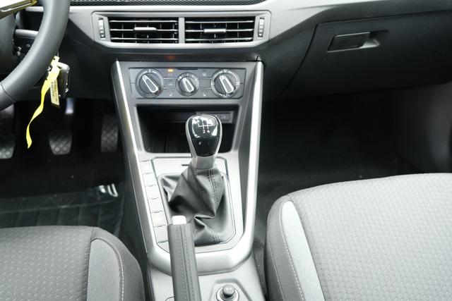 VW Polo Life Candy Wei&szlig;