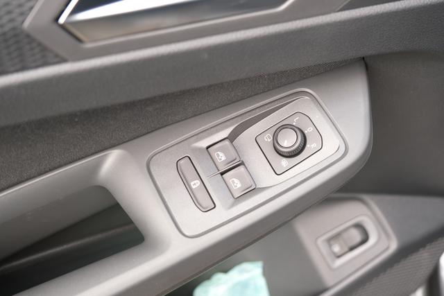 VW Caddy Dark Label eHybrid 