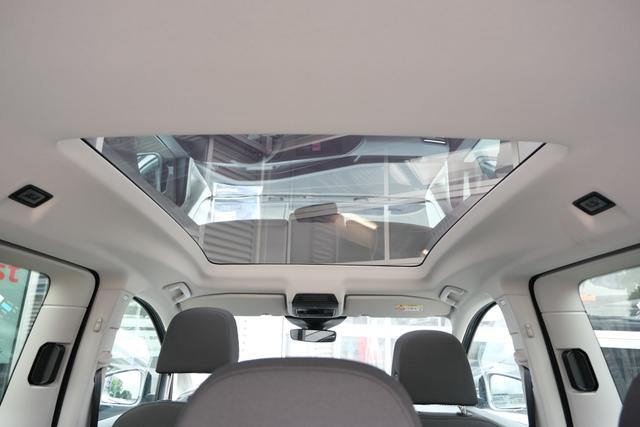 VW Caddy Dark Label eHybrid 