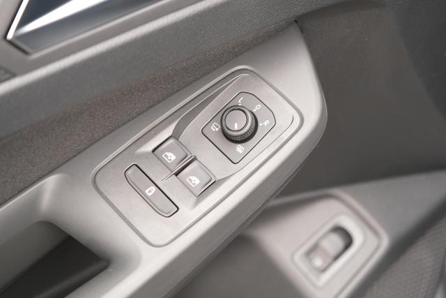 VW Caddy Dark Label eHybrid 