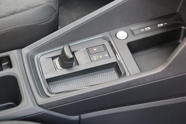 VW Caddy eHybrid Pure White 