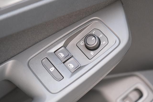 VW Caddy eHybrid Pure White 