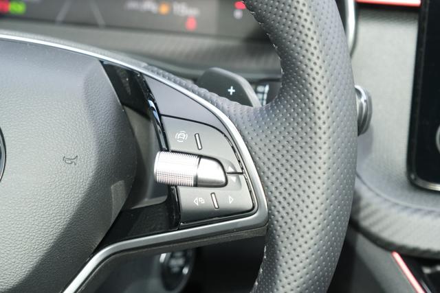 Skoda Kamiq Monte Carlo Weiß 