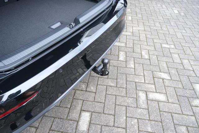 VW Golf eTSI Schwarz 
