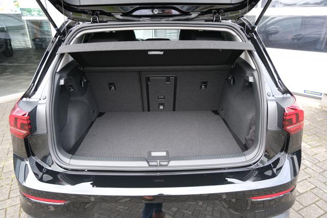 VW Golf eTSI Schwarz 