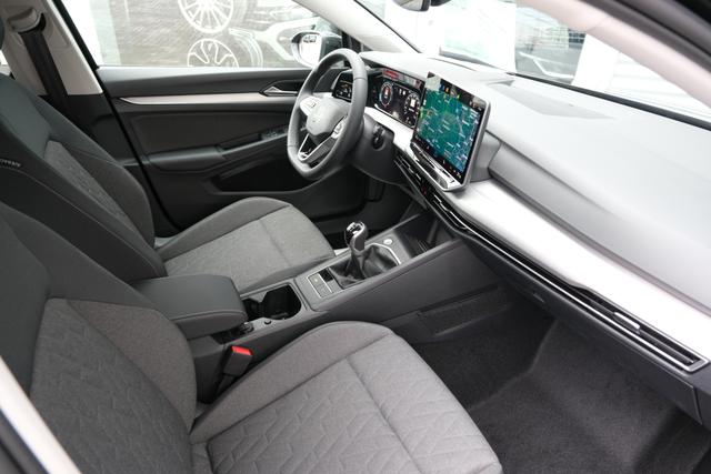 VW Golf eTSI Schwarz 