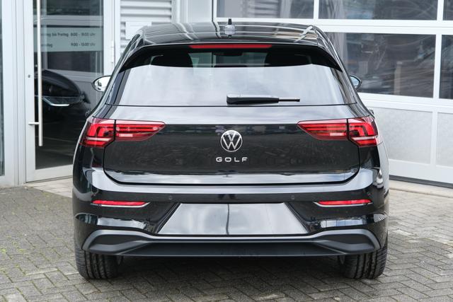 VW Golf eTSI Schwarz 