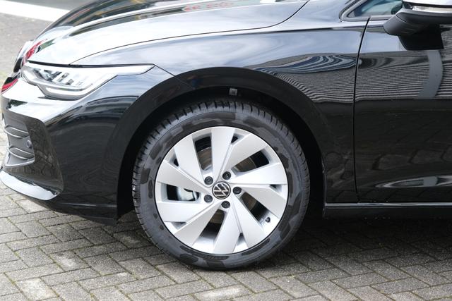 VW Golf eTSI Schwarz 