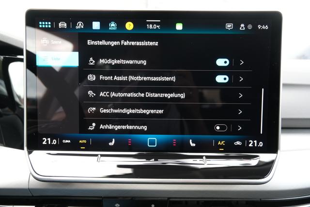 VW Golf eTSI Schwarz 