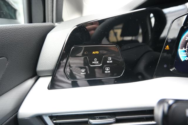 VW Golf eTSI Schwarz 