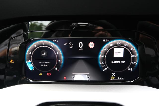 VW Golf eTSI Schwarz 